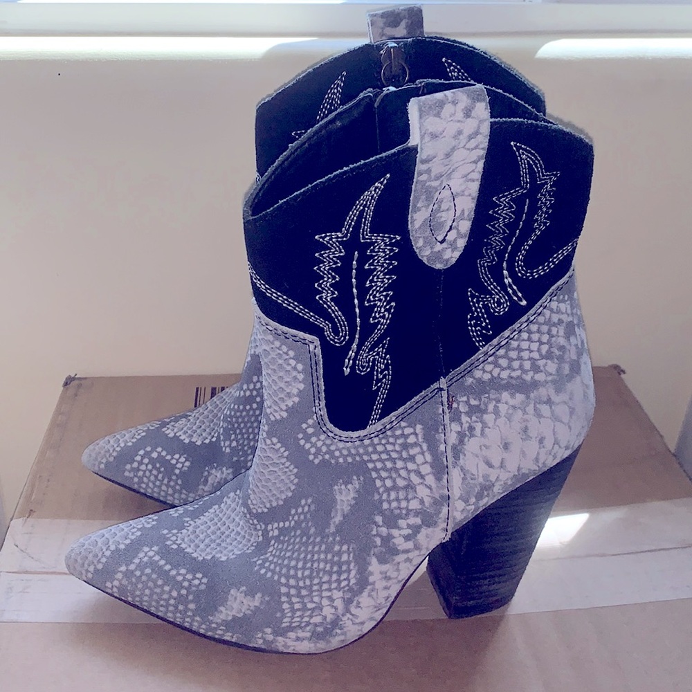 DINGO 1969 Snake Print and Black Western Boots Cowgirl Heels Concert Festival